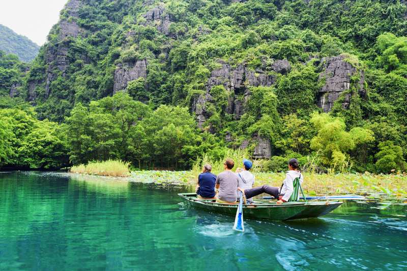 湖泊山峰图片