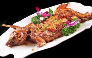 毛香烤全兔图片