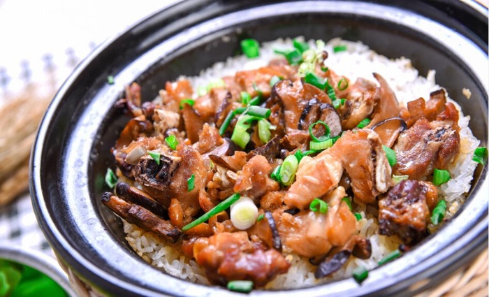 香菇滑鸡煲仔饭图片