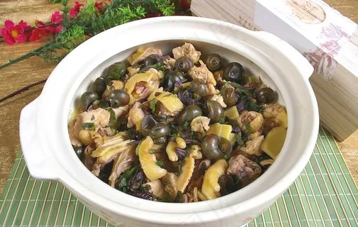 本地田螺烩山鸡图片 本地田螺烩山鸡图片