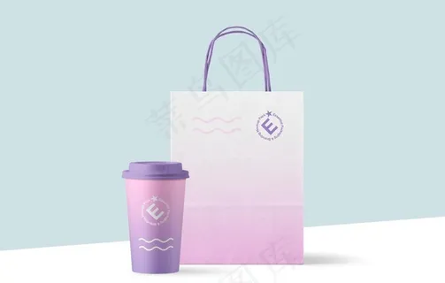 咖啡杯和手提袋样机图片
