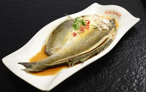 美食野生海鲈鱼摄影图片