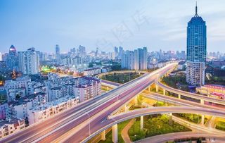 夜晚的城市快速路图片