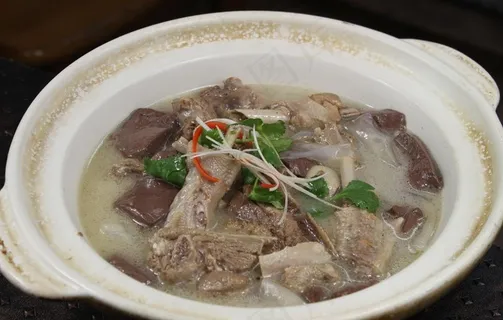 老鹅粉条炖血图片 老鹅粉条炖血图片