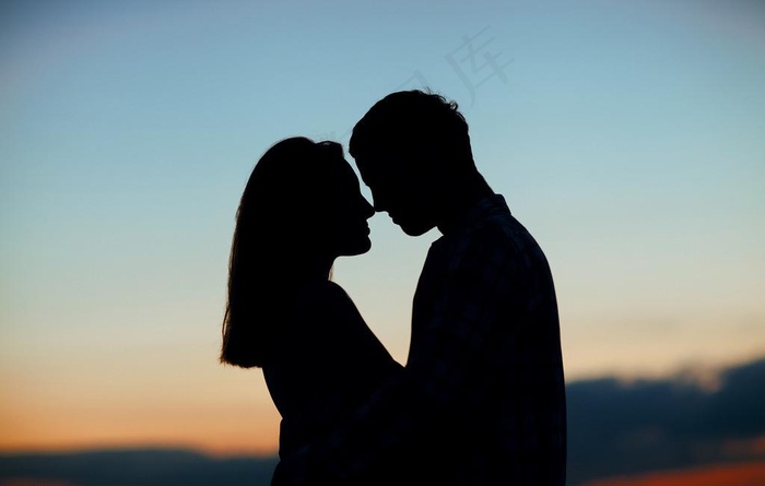 情侣人物剪影图片