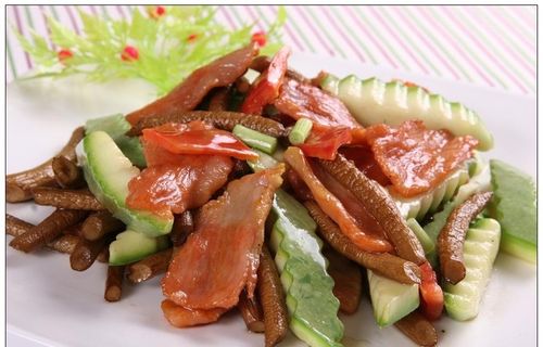 茶树菇小瓜炒爽肉图片 茶树菇小瓜炒爽肉图片