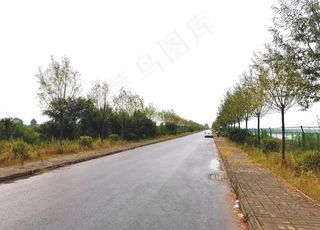 雨天的乡村道路风景图片