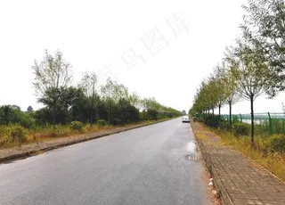 雨天的乡村道路风景图片