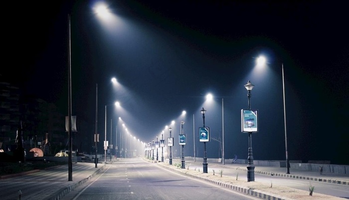 城市灯光夜景路灯图片