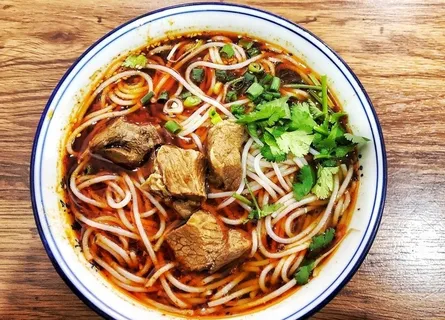 坨坨牛肉米线图片