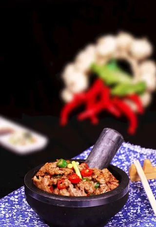 小炒黄牛肉擂椒拌饭图片