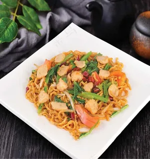 鱼丸青菜炒面图片 鱼丸青菜炒面图片