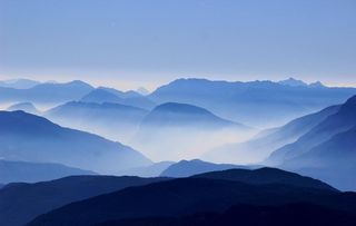 连绵不绝山岭图片