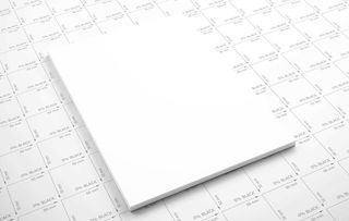 斜面本子浅色背景样机模板图片