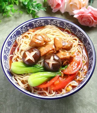 香菇鸡肉面图片