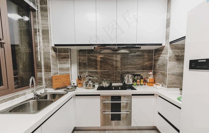 黑白灰搭配图片