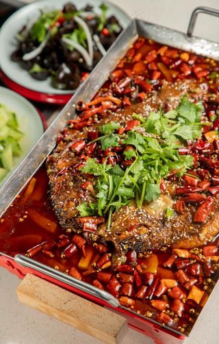 炭火香辣烤鱼图片