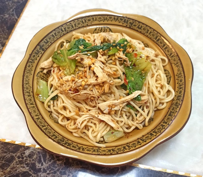 鸡丝拌面图片