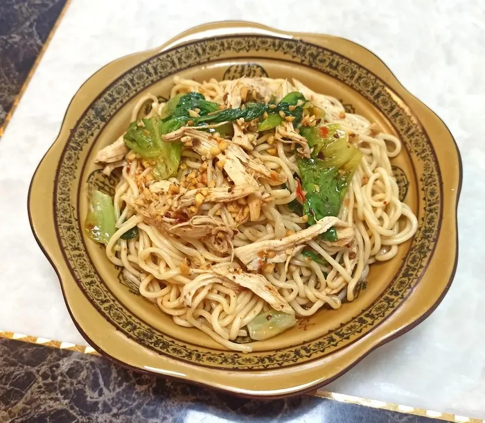 鸡丝拌面图片