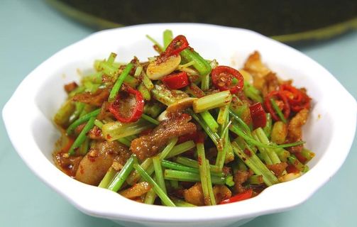 香芹炒五花肉图片 香芹炒五花肉图片