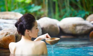 泡温泉图片