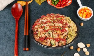 烤肉拌饭美食料理图片