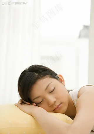 睡觉女孩图片