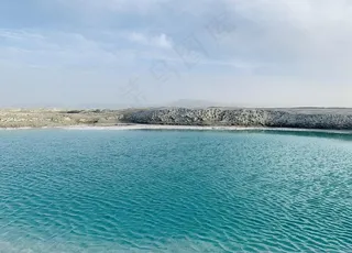 美丽的翡翠湖图片