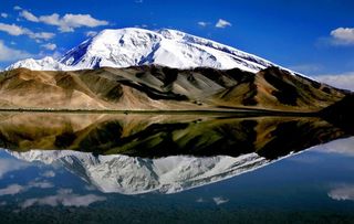 慕士塔格峰图片