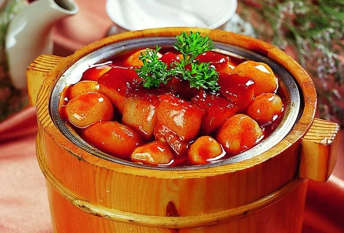 木桶红烧肉图片