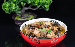 小鸡炖蘑菇美食食材背景素材图片