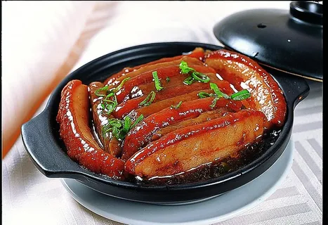 香芋扣肉煲图片 香芋扣肉煲图片