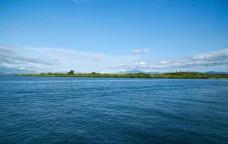 户外蓝色湖水湖面自然图片