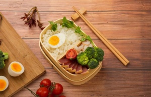 精致的米饭炒菜图片