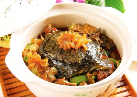 鞭打野生水鱼图片