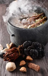 墨脱县石锅炖桃林鸡图片