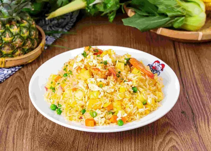黄金蛋炒饭摄影图片