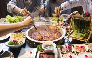 聚会吃火锅图片