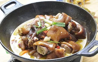 火锅锅底腊猪脚图片