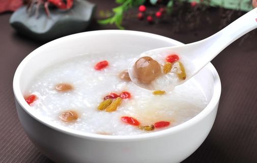 枸杞桂圆粥图片