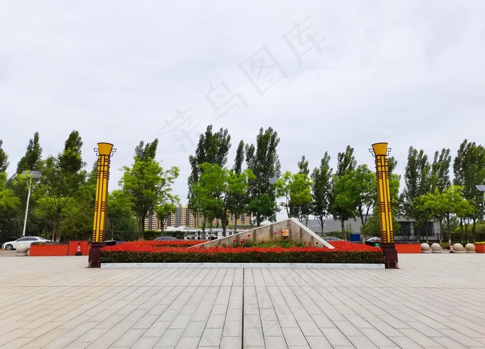 宽阔的城市广场图片
