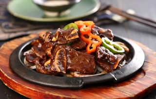 铁板牛仔骨图片