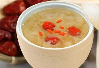 红枣银耳羹图片