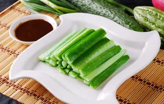 黄瓜蘸酱图片
