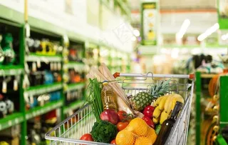 超市购物的人物图片