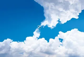 BMW蓝天白云图片