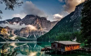 山间的房子图片