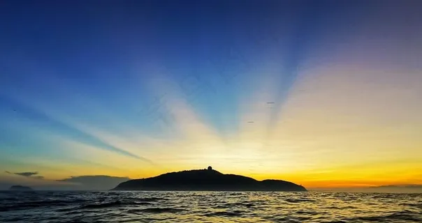 丁达尔海天一色图片 丁达尔海天一色图片