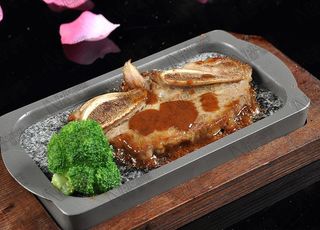 铁板黑椒牛排图片