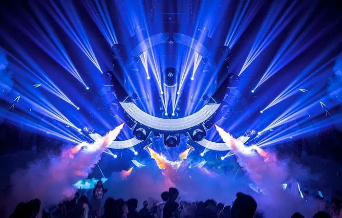 酒吧现场大气氛图片